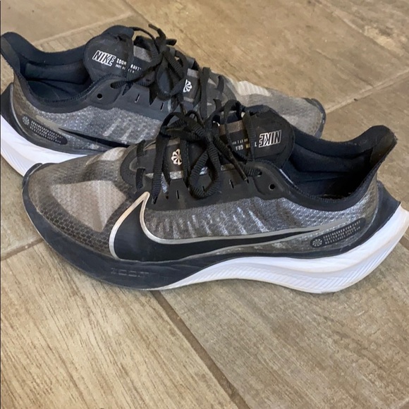 Nike Shoes - Women’s Nike zoom size 8